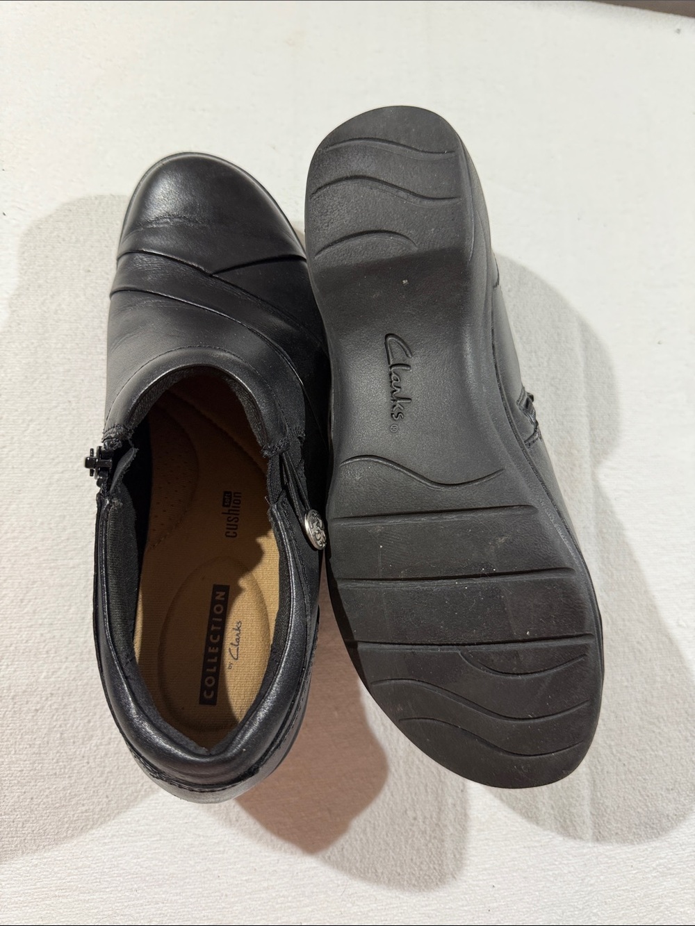 Clarks Women's Black Leather Zip-Back Dress Shoes - Picture 5 of 6